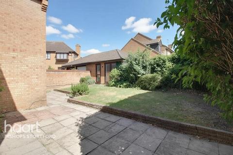 4 bed property, in Bishop's Stortford CM23, £600,000
