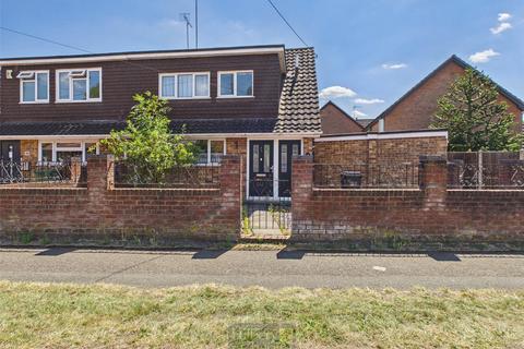 3 bed property, in Prince Edward Road, £475,000