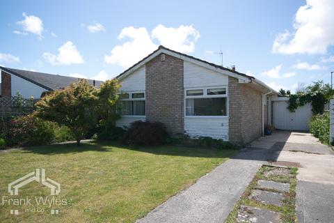 2 bed property, in Chislehurst Place, £350,000