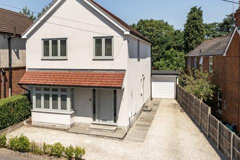 4 bed property, in Rectory Road, £735,000