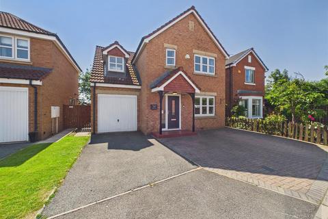 3 bed property, in Cedar Drive, £325,000