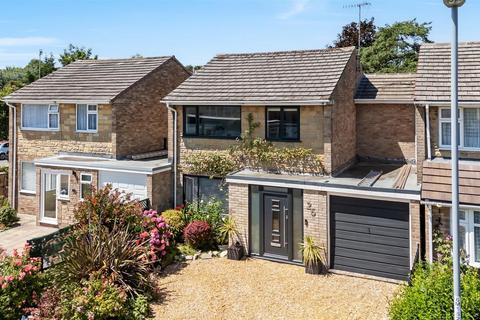 4 bed property, in Medway Drive, £450,000