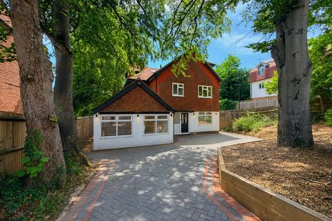 5 bed property, in Russell Hill, £849,950