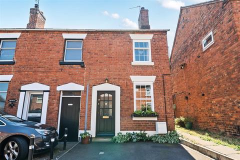 1 bed property, in Newtown, £200,000