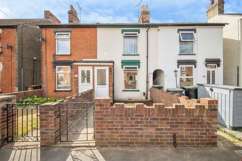 3 bed property, in York Road, £200,000