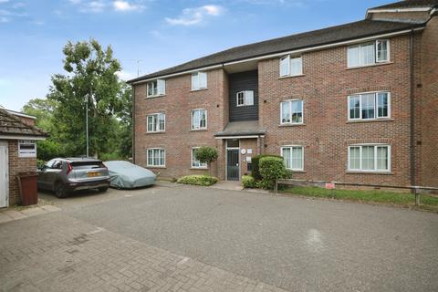 2 bed property, in Waterside, £280,000