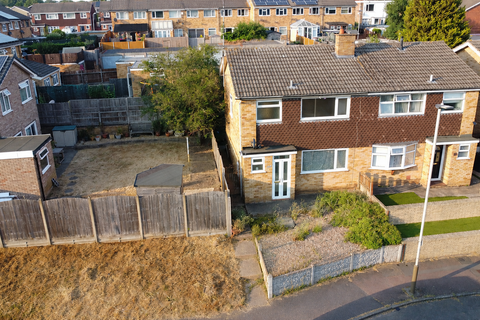 3 bed property, in Park Rise, £210,000