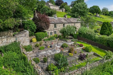 3 bed property, in Low Row, £350,000