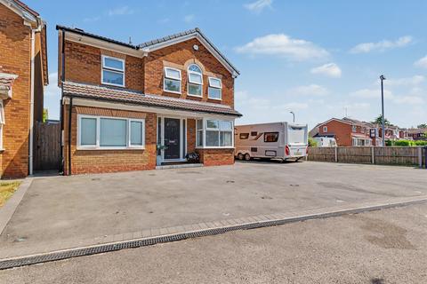 4 bed property, in Tewkesbury Drive, £350,000