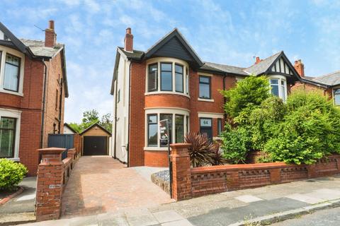 4 bed property, in Lomond Avenue, £315,000