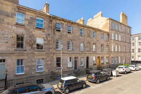 1 bed property, in 85/4 St Stephen Street, £170,000