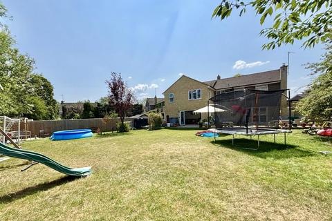 5 bed property, in Ashton Keynes, £850,000