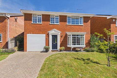 4 bed property, in Woodhall Close, £800,000