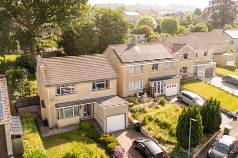 3 bed property, in Duncan Gardens, £575,000