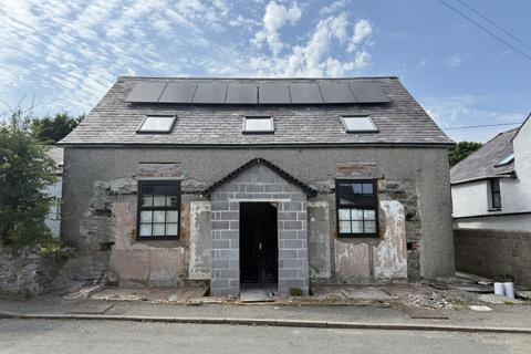 4 bed property, in Llanddona, £225,000