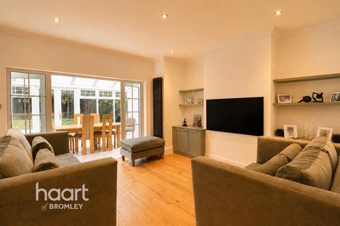 4 bed property, in Bromley BR1, £1,350,000