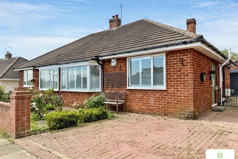 2 bed property, in Roseberry Crescent, £155,000