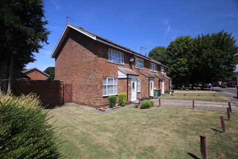 2 bed property, in Centauri Close, £295,000