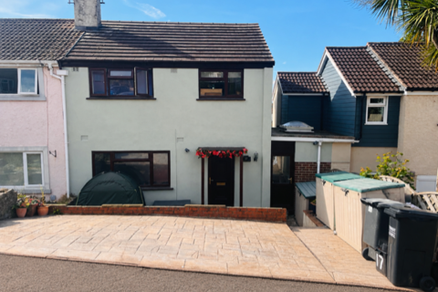 3 bed property, in Howard Close, £260,000