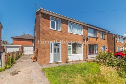 3 bed property, in Lodge Close, £159,950