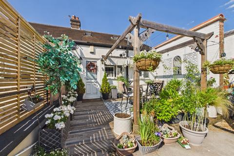 3 bed property, in West Wickham, £359,995