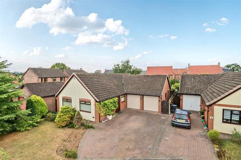3 bed property, in Mulberry Avenue, £335,000