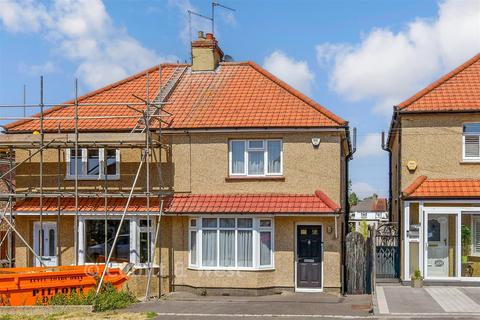 2 bed property, in Gander Green Lane, £475,000