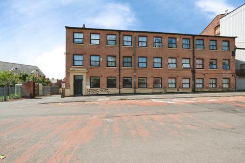 1 bed property, in Mount Street, £80,000