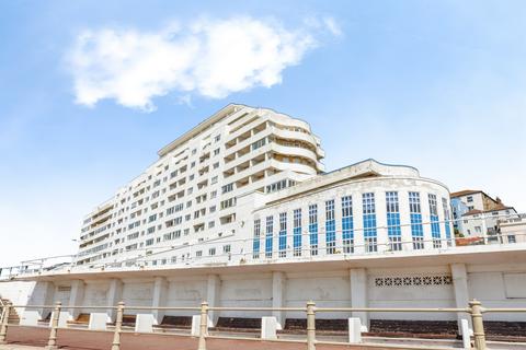 1 bed property, in Marine Court, £60,000