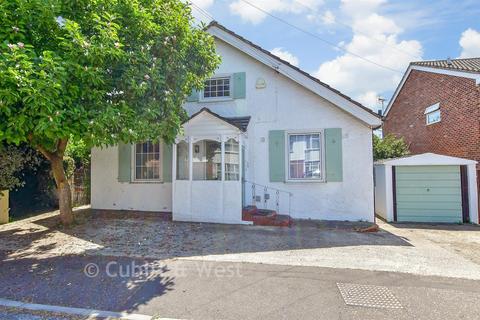4 bed property, in Kings Avenue, £550,000