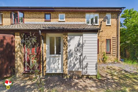 1 bed property, in Alders Green, £125,000