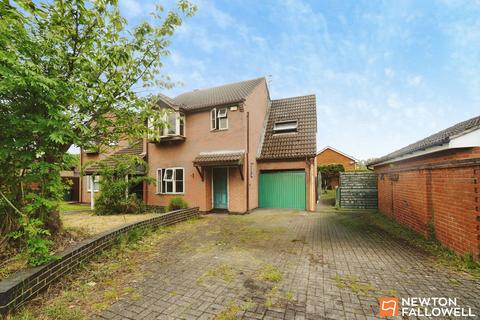 4 bed property, in Abberton Way, £165,000