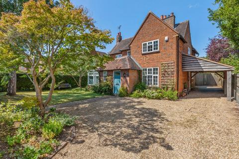 4 bed property, in Caledon Road, £1,465,000