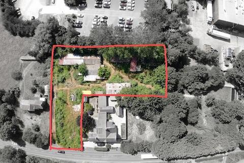 Studio, in Cleeve Road, £500,000