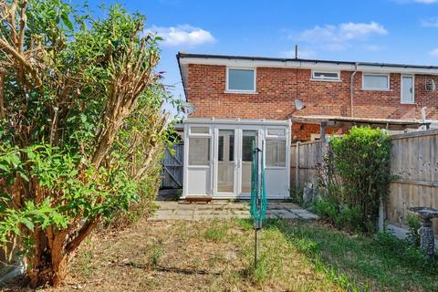 1 bed property, in Begonia Close, £260,000