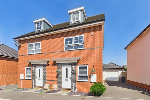 4 bed property, in Ffordd Y Spitfire, £290,000