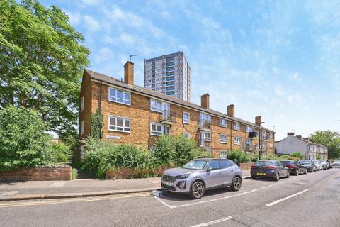 2 bed property, in Bisson Road, £350,000