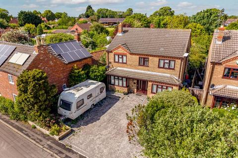 5 bed property, in North Fen Road, £350,000