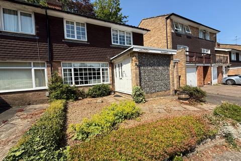 3 bed property, in Beechwood Court, £350,000