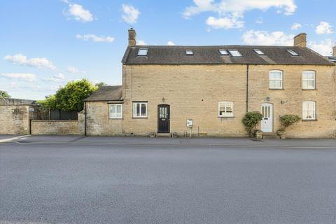 3 bed property, in High Street, £700,000