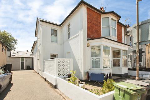 2 bed property, in St. James Road, £100,000