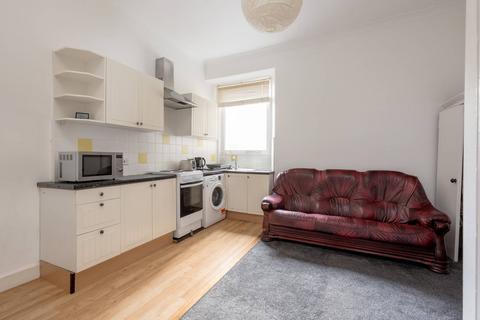 2 bed property, in Dundee Terrace, £225,000