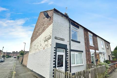 2 bed property, in Hall Street, £130,000