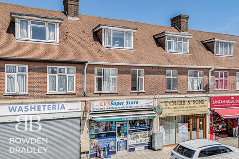 2 bed property, in New North Road, £300,000