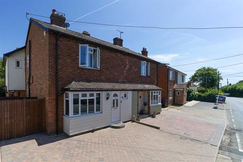 3 bed property, in Kelvedon Road, £575,000
