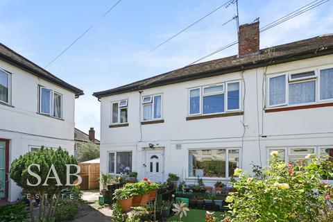 2 bed property, in Greenway Gardens, £350,000