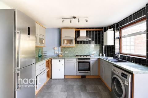 4 bed property, in Meadow Rise, £409,995
