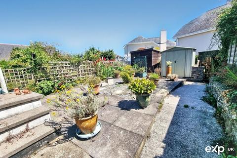3 bed property, in Fore Street, £250,000