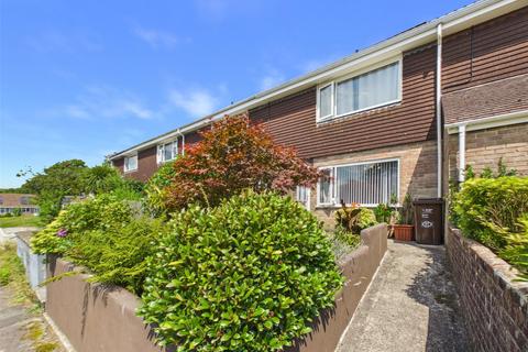 2 bed property, in Burden Close, £190,000