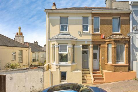 2 bed property, in Cotehele Avenue, £190,000